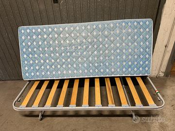 Rete singola con materasso. Zona Rustica