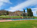 casale-in-pietra-con-parco-e-piscina-casole-siena