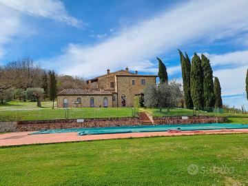 Casale in pietra con parco e piscina Casole Siena