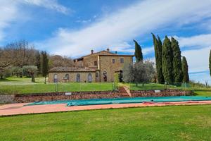 Casale in pietra con parco e piscina Casole Siena