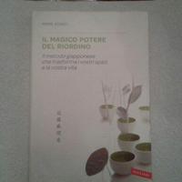 LIBRO IL MAGICO POTERE DEL RIORDINO di Marie Kondo