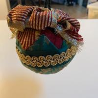 Palla di Natale decorata a mano con stoffa