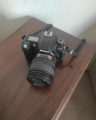 macchina fotografica Nikon analogica 