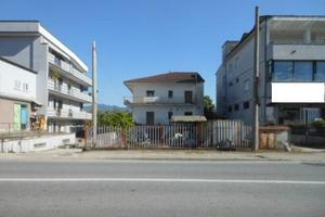 Casa indipendente di 450 m² con più di 5 locali e 