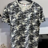 T-shirt Superman mimetica