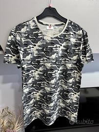 T-shirt Superman mimetica