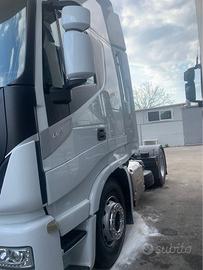 trattore stradale stralis