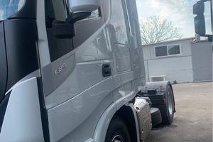 trattore stradale stralis