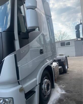 trattore stradale stralis