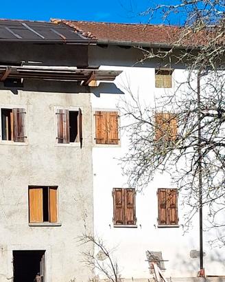 Casa con giardino, da ristrutturare