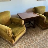 Poltrone con tavolino