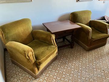 Poltrone con tavolino