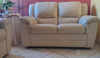 divano 2 e 3 posti in pelle