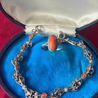bracciale e anello in argento e corallo