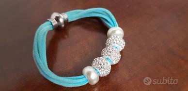 Bracciale azzurro effetto velluto charms brillanti
