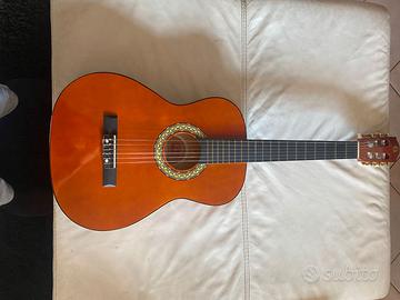 Chitarra acustica per ragazzo