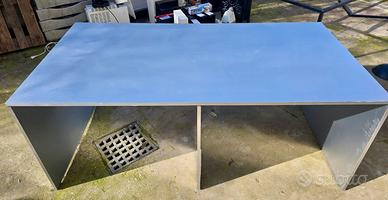 Scrivanie robuste in legno laminato