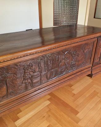 cassapanca in legno di noce lavorata