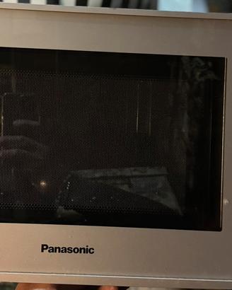 Micronde Panasonic inverter NN -GD462M