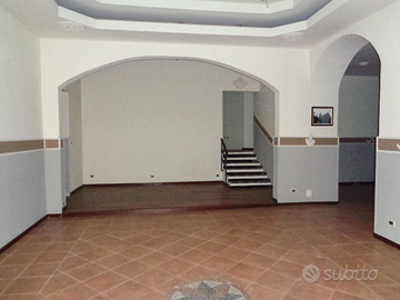 Locale commerciale ad Acireale centro