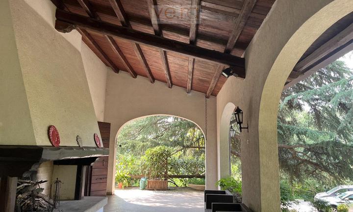 VILLA SINGOLA DI PRESTIGIO INSERITA IN SPLENDIDO P