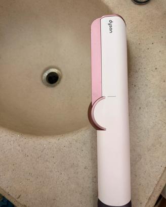 Dyson airstrait
