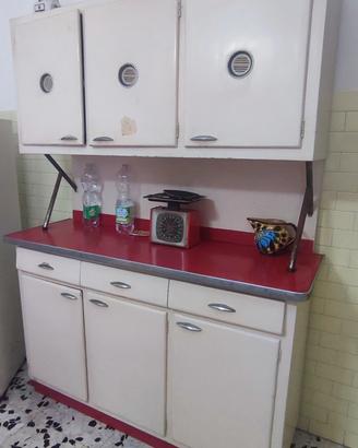 credenza retro' bianca e rossa di legno