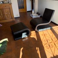 Poltrona Snake di Poliform con pouf