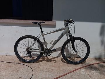 Mountain bike specialized hard rock