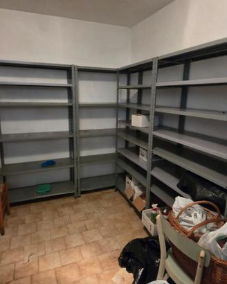 scaffali in ferro