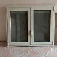 Finestra alluminio bianca vetro satinato