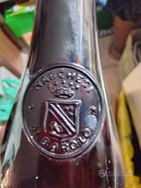 Bottiglie vuote con marchio Barolo
