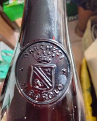 Bottiglie vuote con marchio Barolo