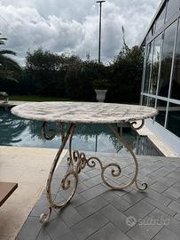 Tavolo da interno o da sotto veranda