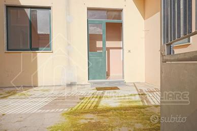 Indipendente con cortile, cantina e terrazza