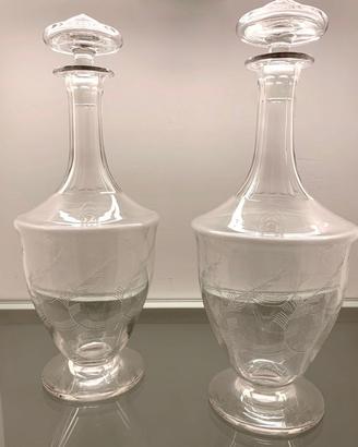 Due antichi decanter da tavola in cristallo