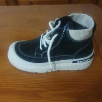 Scarpe sportive e da passeggio