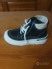 Scarpe sportive e da passeggio