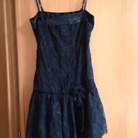 vestito con spalline di pizzo nero