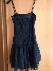 vestito con spalline di pizzo nero