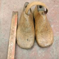 Antiche forme da calzolaio in legno – strumenti ar