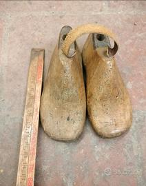 Antiche forme da calzolaio in legno – strumenti ar