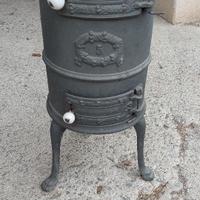 Stufetta decorativa vintage e due portavasi