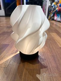 Lampada da tavolo design moderno