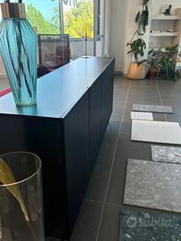 Madia in laminato nero