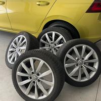 4 cerchi originali volkswagen 17 gommat Nokian m+s
