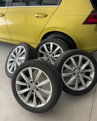 4 cerchi originali volkswagen 17 gommat Nokian m+s