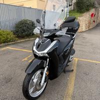 Honda SH 150 nero con antifurto