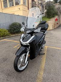 Honda SH 150 nero con antifurto