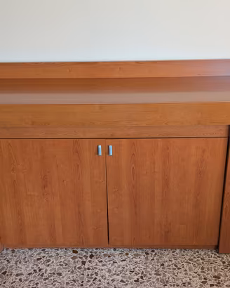 Mobile con tavolo a scomparsa 